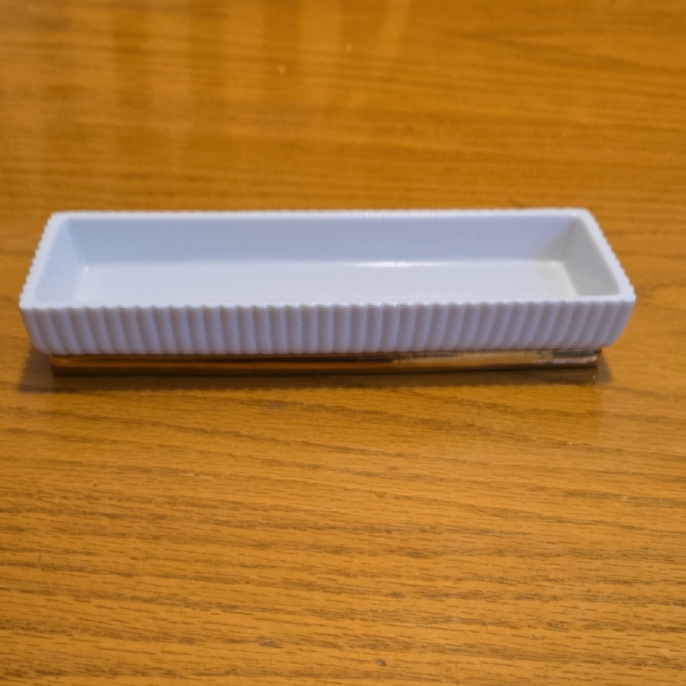 Estee Lauder White Ceramic Vanity Tray with Ribbed Design And Gold Trim
